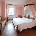 Castello Di Coazzolo Bed & Breakfast 4*
