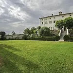 Castello Di Coazzolo Bed & Breakfast